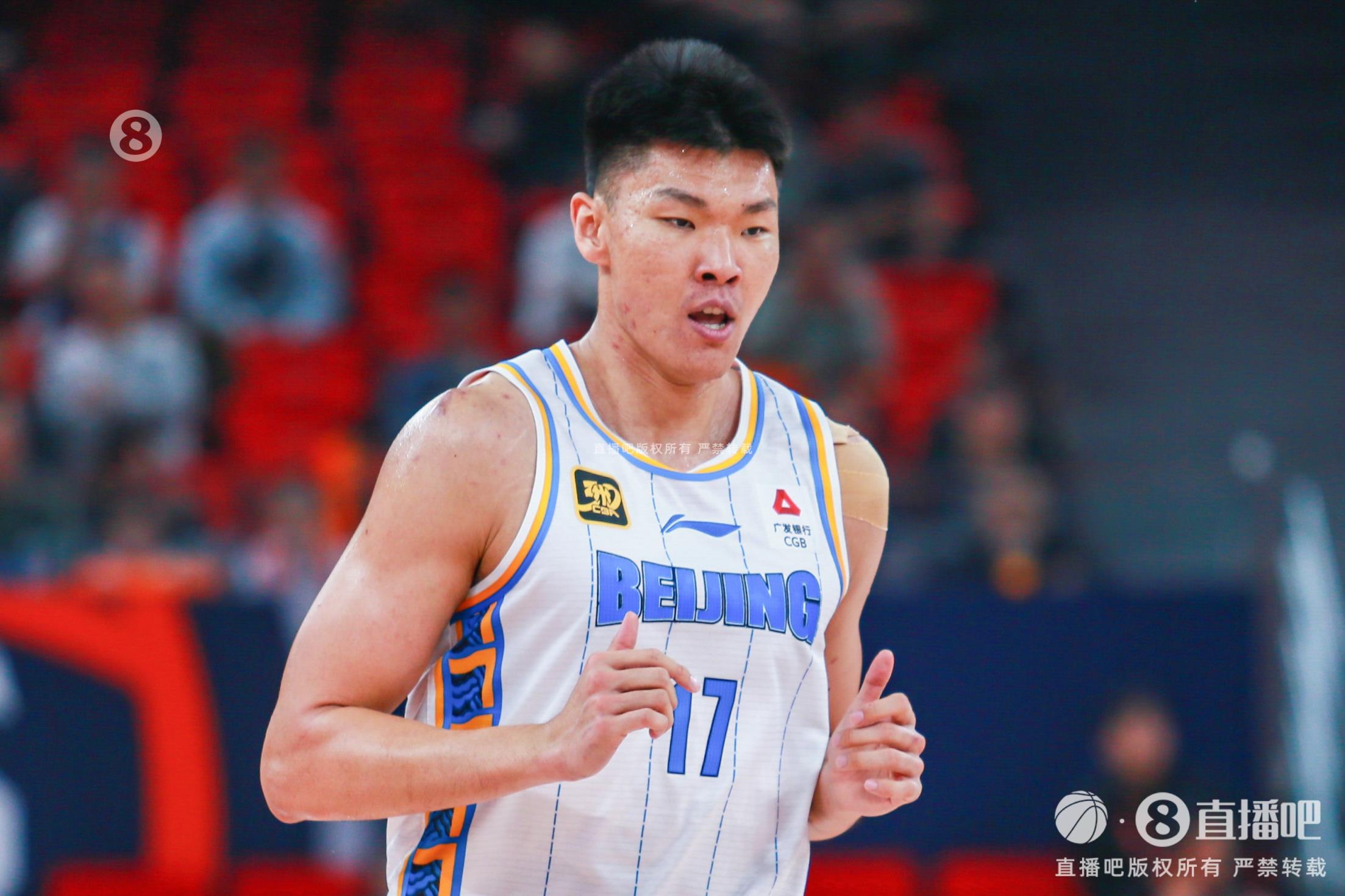 進(jìn)攻端把握機(jī)會(huì)不錯(cuò)！范子銘10投7中貢獻(xiàn)16分3助攻